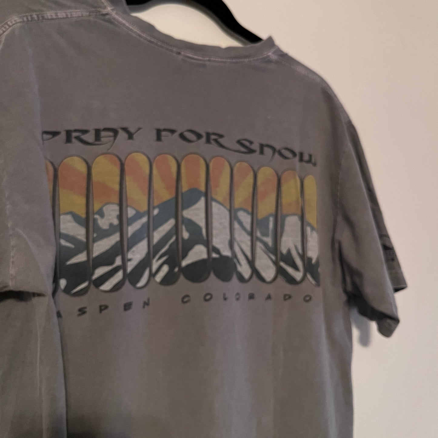 Vintage Aspen Colorado 'Pray for Snow' Tee (M)