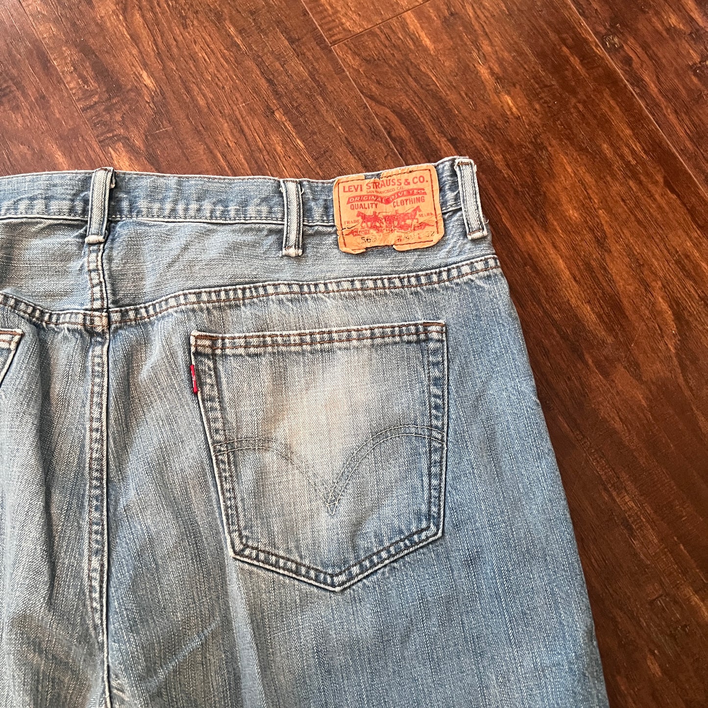 Vintage Levis 569 Light Wash Jeans (W40xL32)