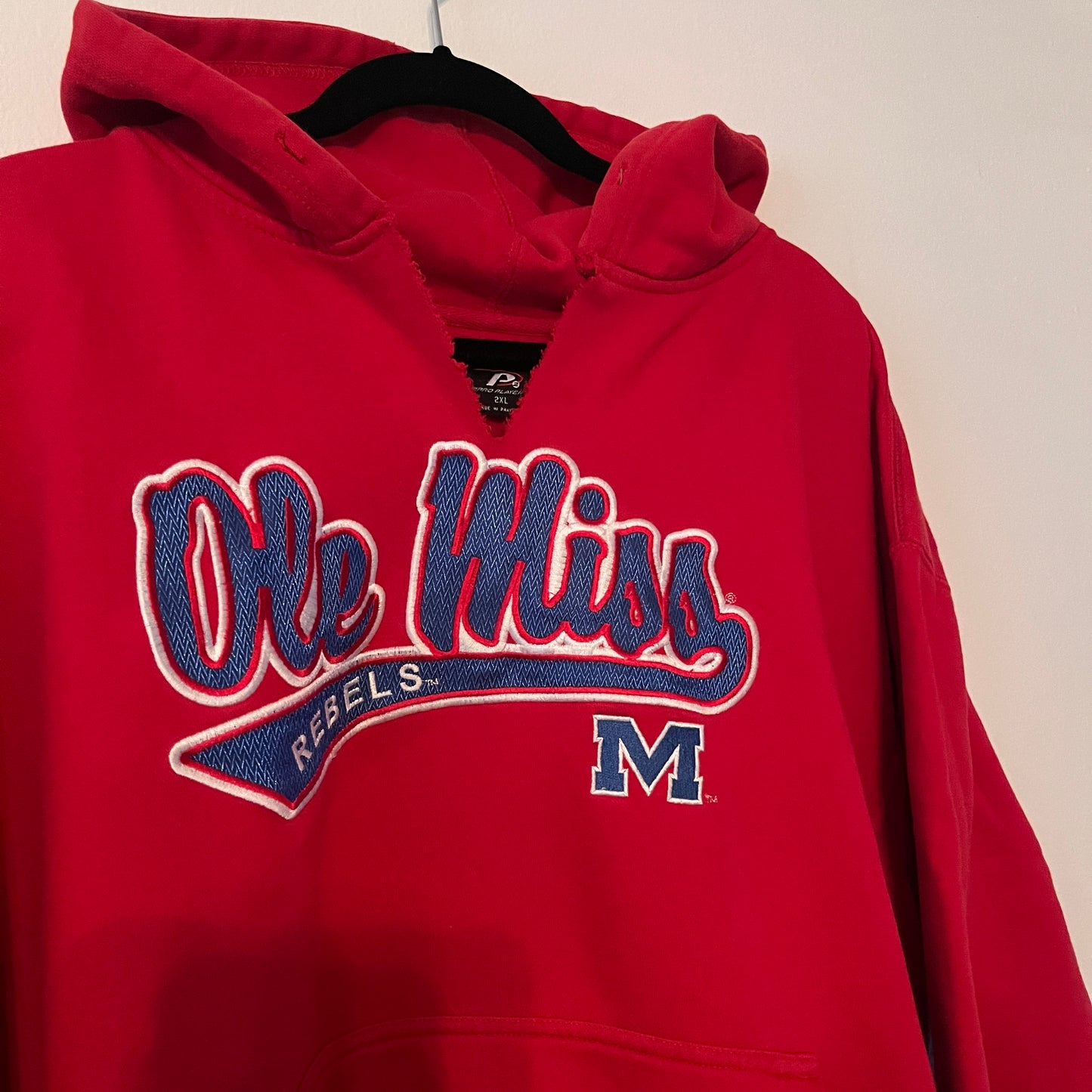 Vintage Ole Miss Rebels Embroidered Hoodie (XL)