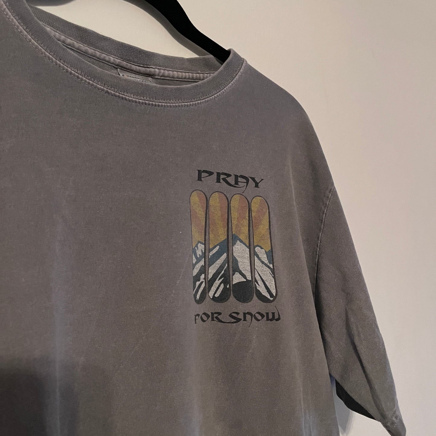 Vintage Aspen Colorado 'Pray for Snow' Tee (M)
